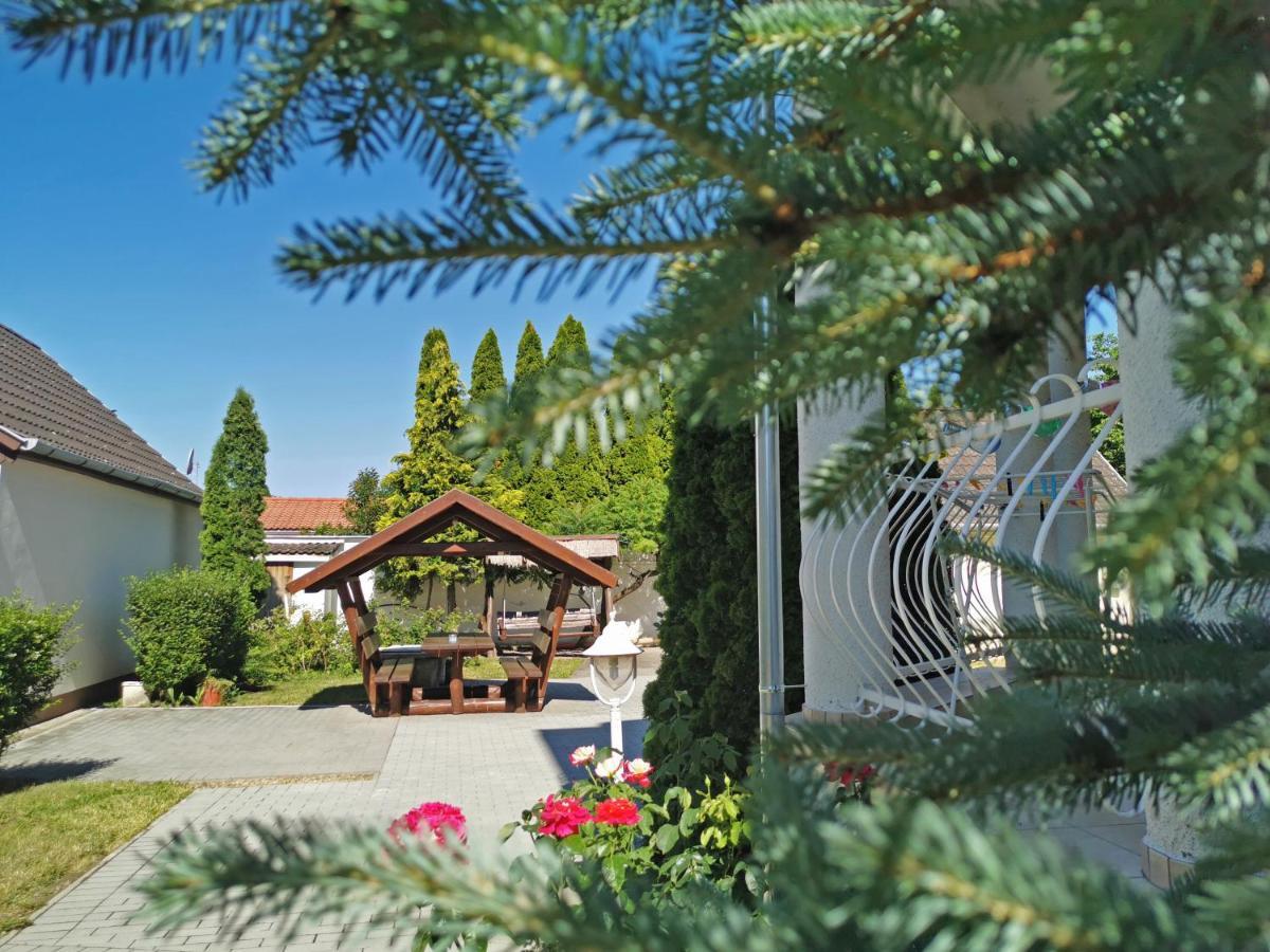 Magic Holiday Vendeghaz Hajdúszoboszló Εξωτερικό φωτογραφία